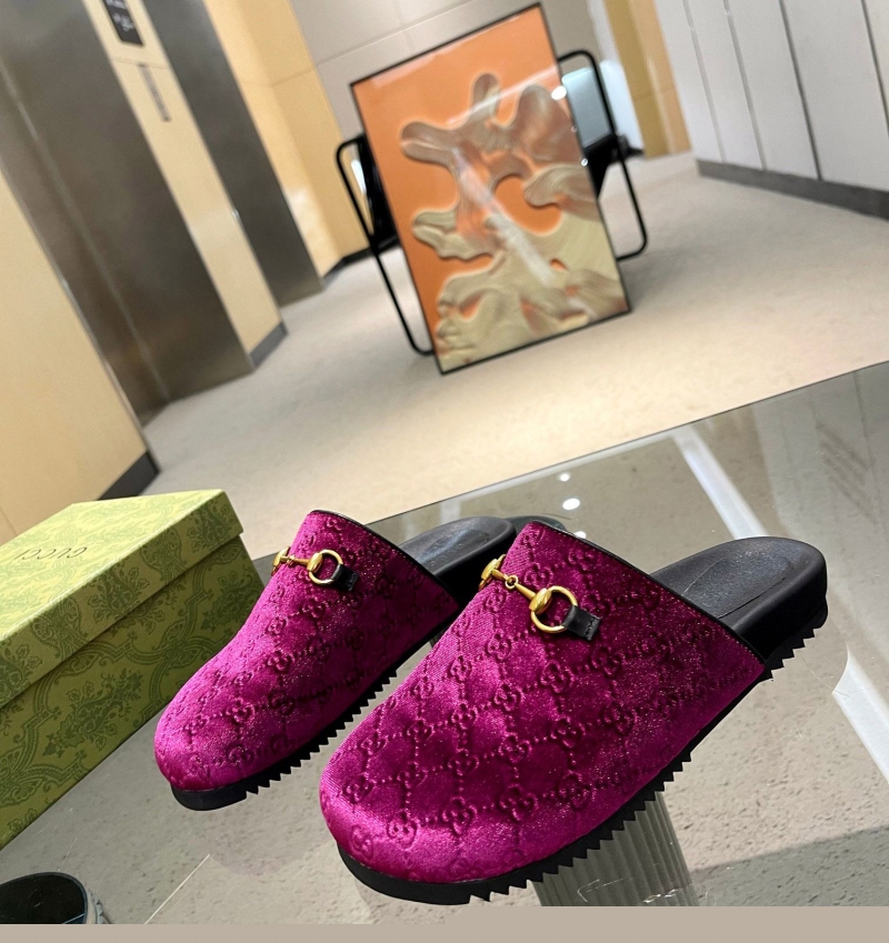 G*u*i slippers